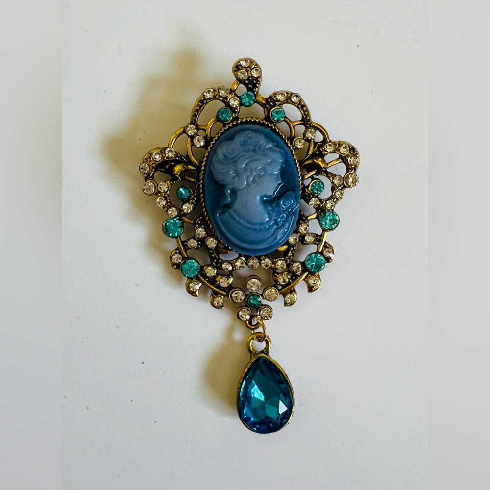 NEW Elegant Blue & Gold Tone Cameo Pendant Brooch ✨